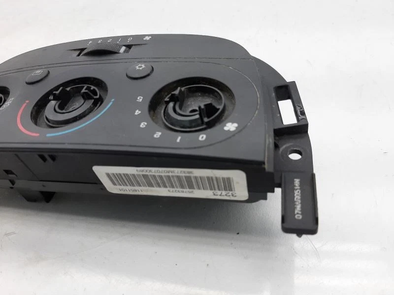 Temperature Control With Rear AC C69 Opt CJ3 05-07 Buick Terraza 25783273 - Image 3 of 4