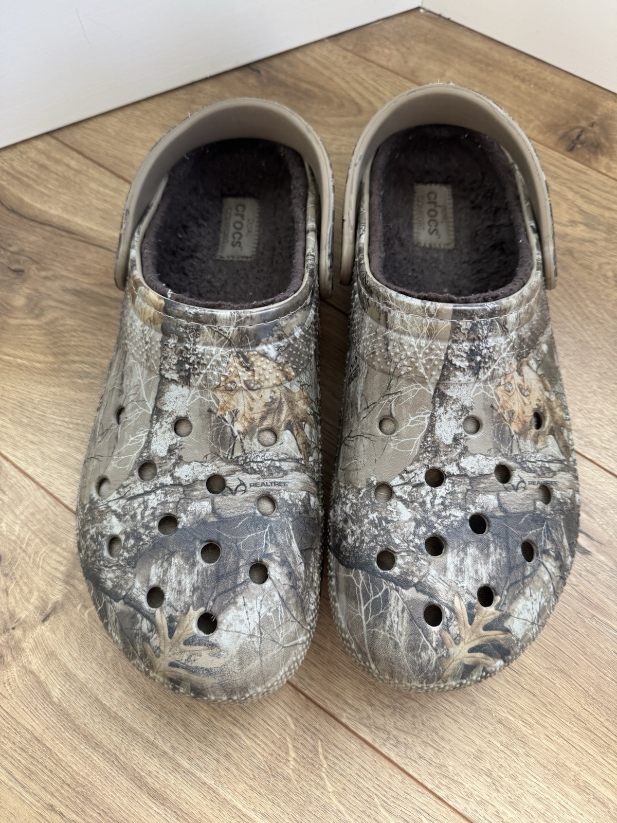 Men's Size 13 Crocs Clogs in Realtree Edge Camo with Faux Fur Lining-image