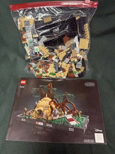 LEGO Star Wars 75330 DAGOBAH JEDI TRAINING DIORAMA Loose Complete w Instructions