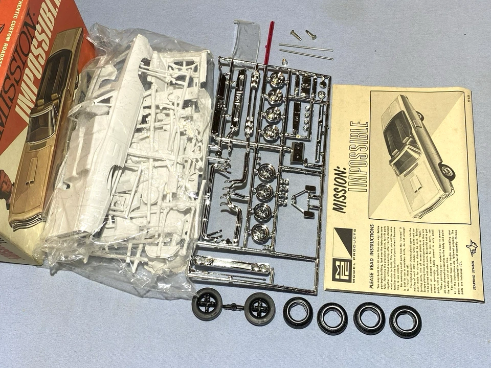 MPC 1969 DODGE CORONET "R/T" CONVERTIBLE KIT#615-200 AMT 1/25 AMT S/I MODEL KIT - Image 3 of 4