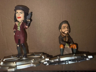 Fallout Lootcrate Piper Wright and Paladin Danse loose figures. No box.