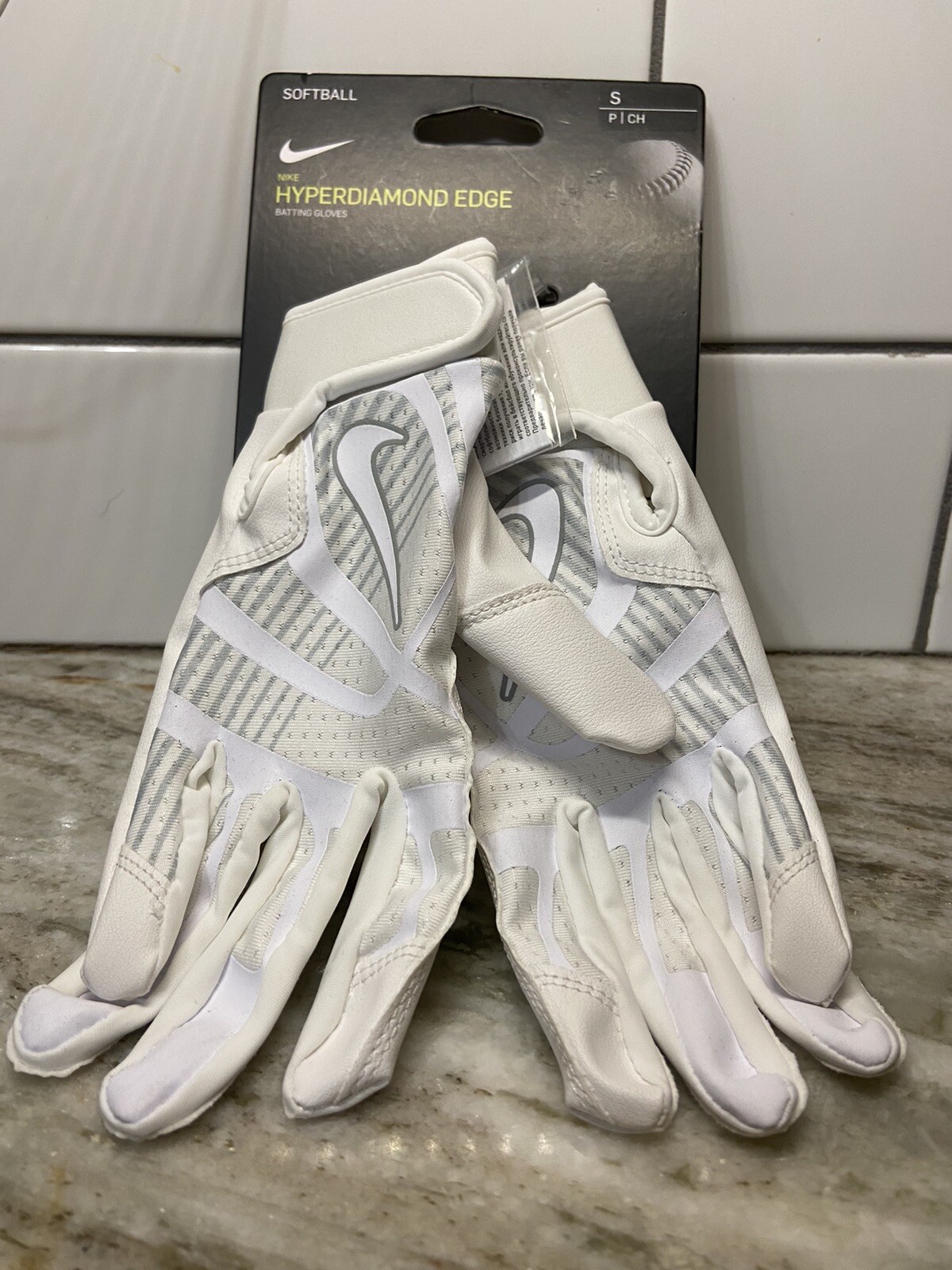 New Nike Hyperdiamond Edge Batting Gloves Softball Unisex Adult SMALL