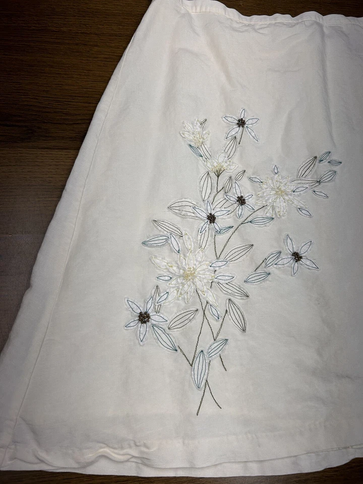 Falda IZOD Blanca Mezcla de Lino Forrada con Bordado Floral Fluido Clásico Femenino 16 Foto 2 de 4