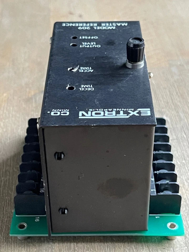 EXTRON CO Master 参考型号 209A 230/115 VAC 0-6 VDC 输入/输出 — 第 3/4 张图片