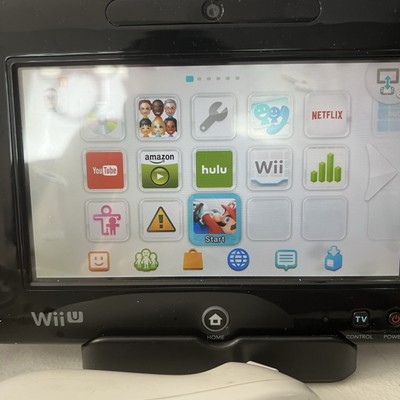 Nintendo Wii U 32GB Mario Kart 8 Pre-Installed Deluxe Bundle