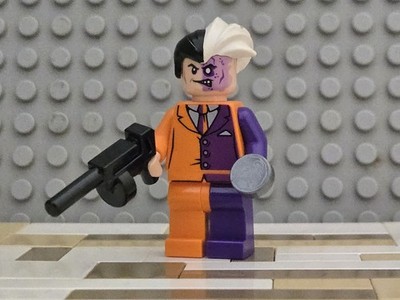 LEGO Two-Face Minifigure - 6864 Batman II - Batmobile Chase ***NEW***