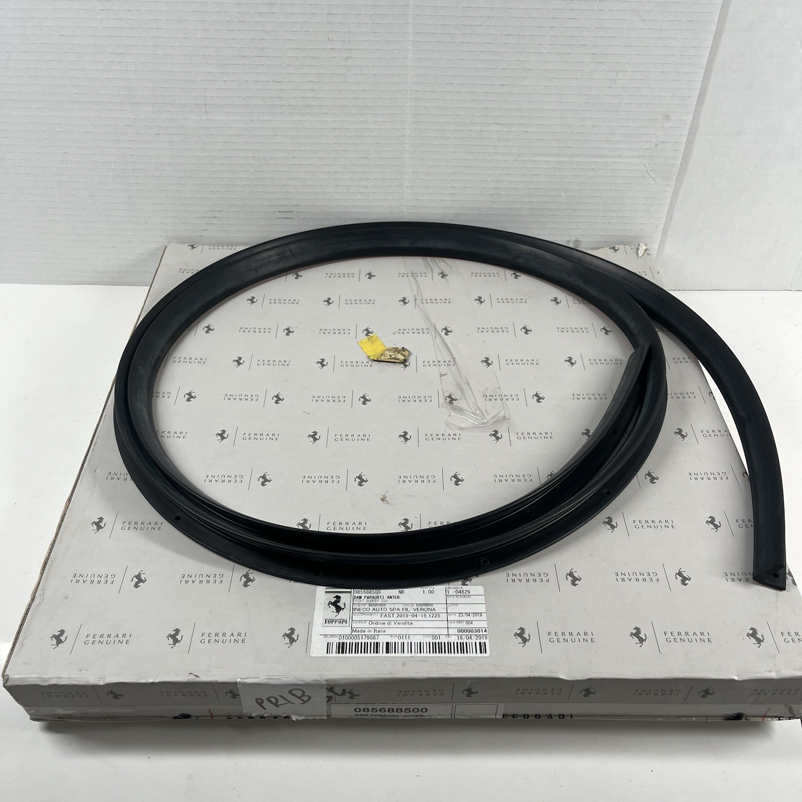 NEW FERRARI 458 SPECIALE AND SPECIALE APERTA FRONT BUMPER DAM 85688500 OEM
