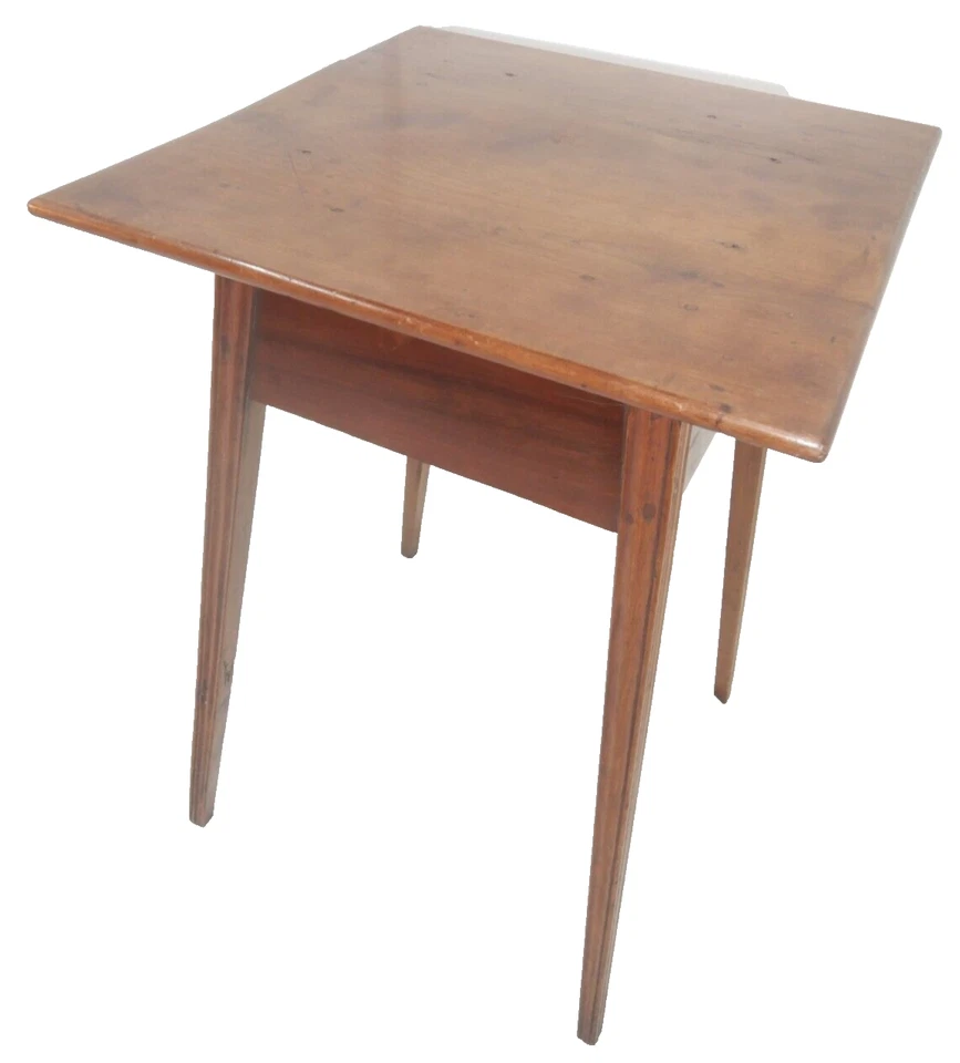 Mesa o mesita de noche de pino federal de madera frutal primitiva con patas de forma cónica Foto 3 de 4