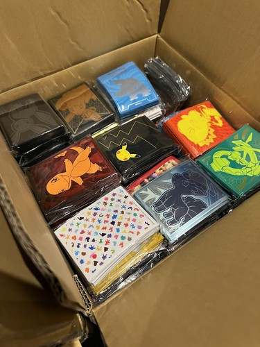 Pokemon TCG 65x Kartenhüllen (verschiedene Designs) Standardgröße zufällig ausgewählt - Bild 1 von 3