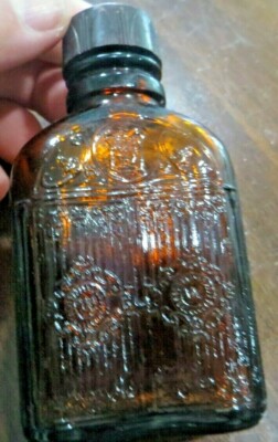 WALKER' S  DE LUXE BOURBON WHISKEY FLASK EMBOSSED 4 INCH GLASS BOTTLE