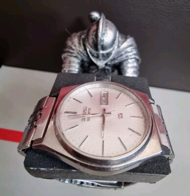 January 1986 Vintage Seiko 5H23 Quartz SQ Original Bracelet Watch