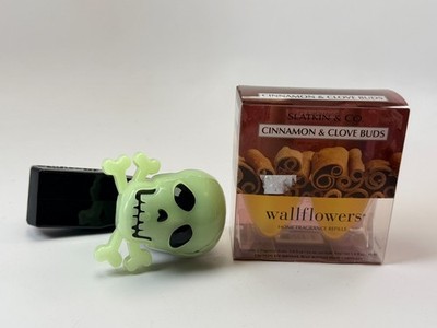 Lot Bath Body Works Glow in Dark Skull Crossbones Wallflower Plug In Halloween