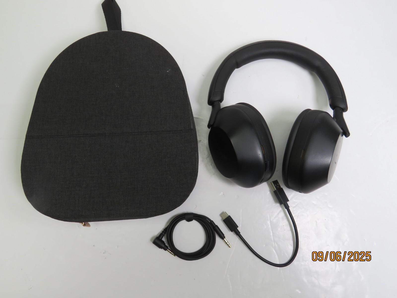 Sony WH-1000XM5 Wireless Noise Cancelling Headphones with Loose Hinge Slider DP481