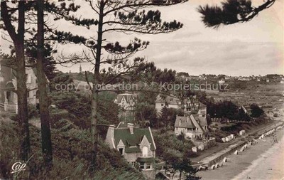 St-Cast-le-Guildo 22 Cotes-d Armor Vue vers l'Hotel Harvo et la plage