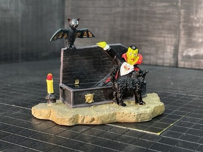 Vtg Halloween Lemax SPOOKY TOWN VILLAGE Dracula Vampire Casket Coffin Cat Figure