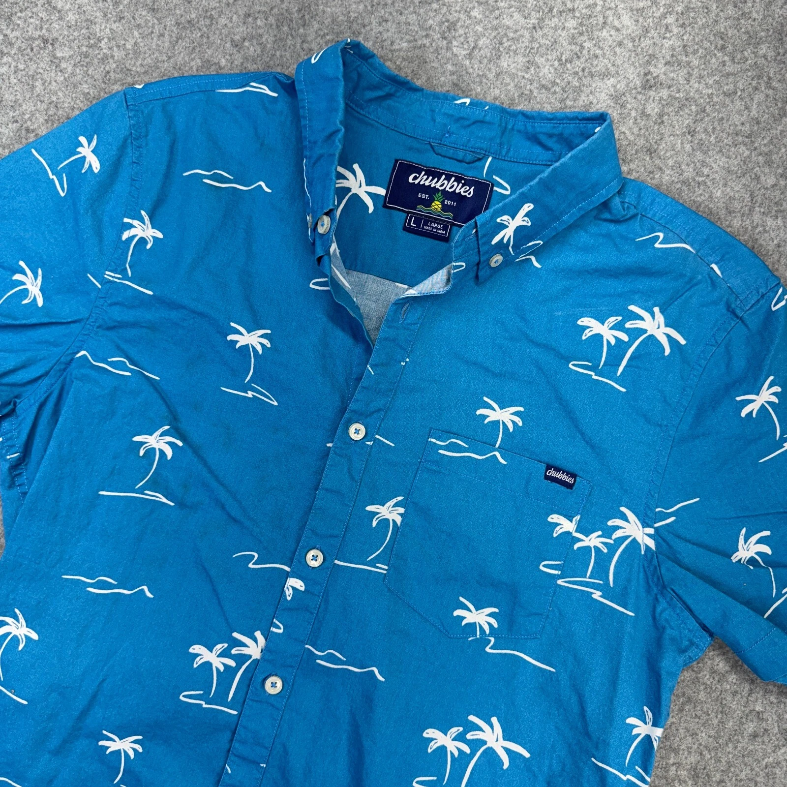 Chubbies Men’s Shoreline Shirt Large Blue Palm Print Short Sleeve Button Down