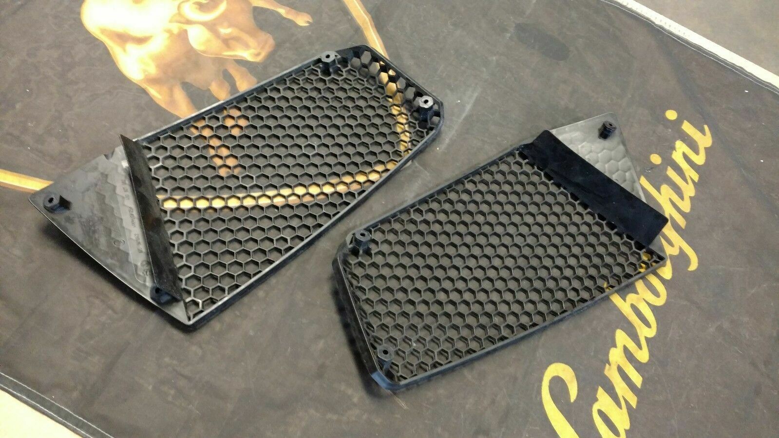 LAMBORGHINI GALLARDO COUPE SPYDER FRONT RIGHT PASSENGER SIDE GRILL OEM 400807682