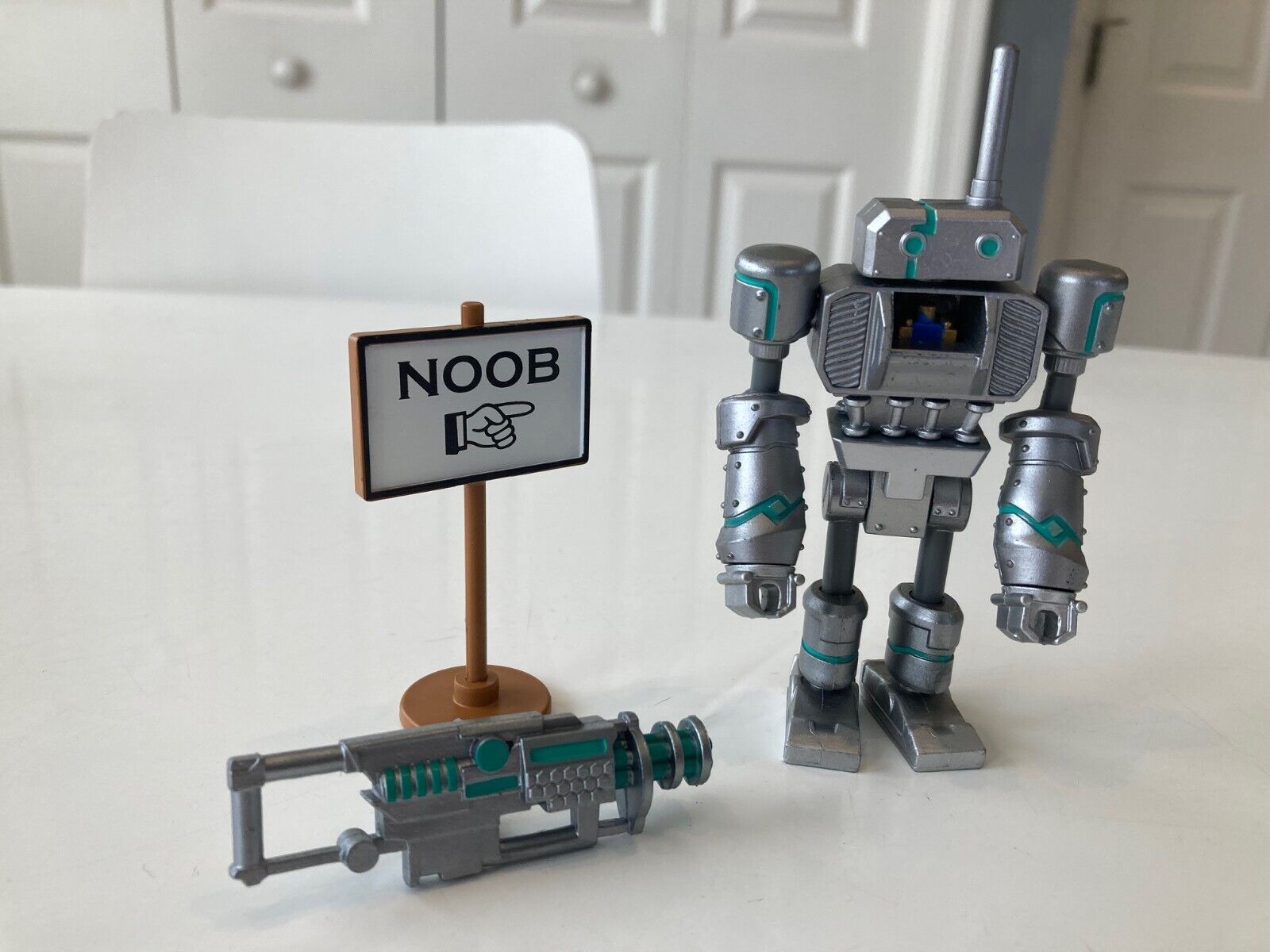 Roblox - Mecha vs Noob by Sofloann