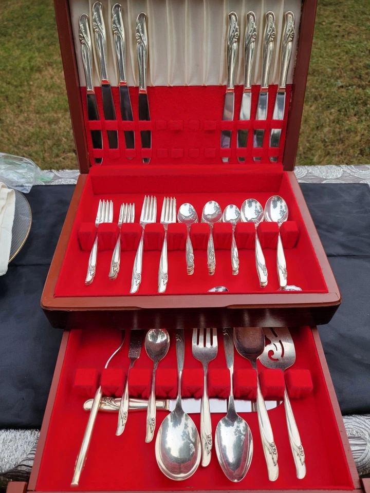 Rogers & Bro Exquisita Placa Reforzada ES Juego De 55 Plata Servicio Para 8 Foto 2 de 4