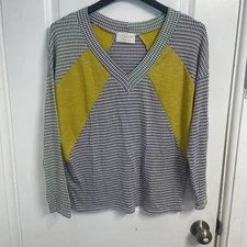Sugarfox V-Neck Houndstooth Sweater with Yellow Accents Size Small