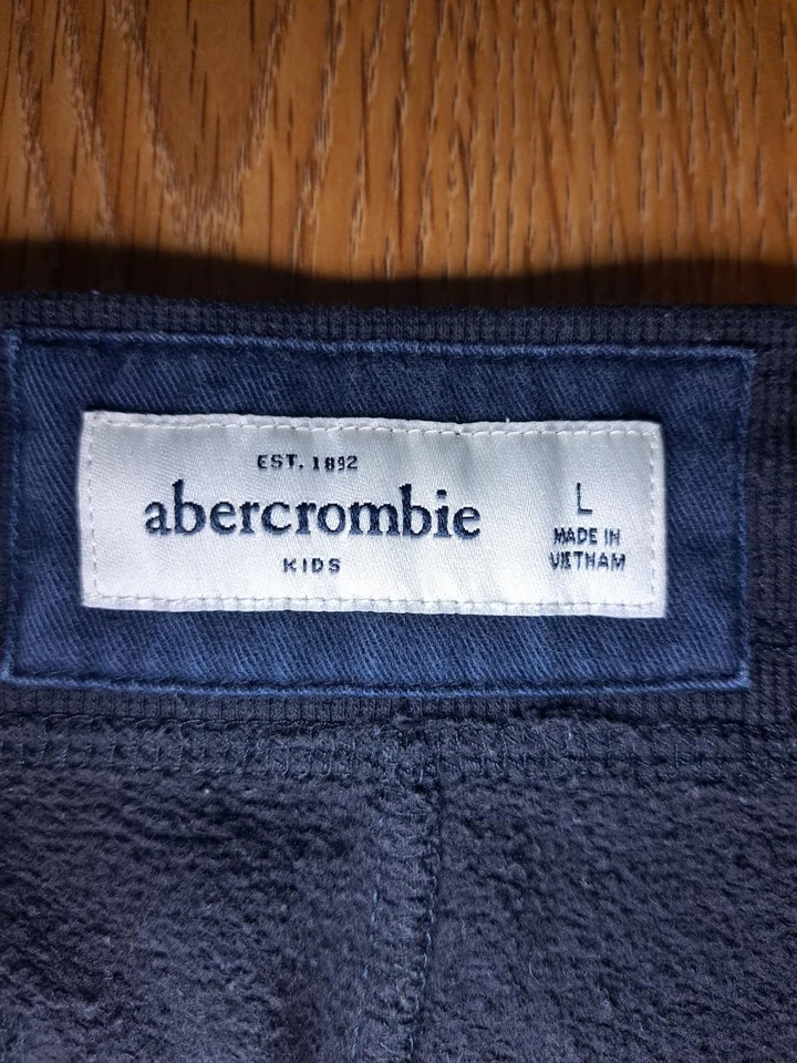 Pantalones deportivos Abercrombie para niños grandes negros mezcla de algodón Foto 2 de 4
