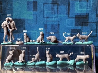 1:64 Figures  - For Dioramas Miniature Figures 164 Fig Lot 695 - Cats