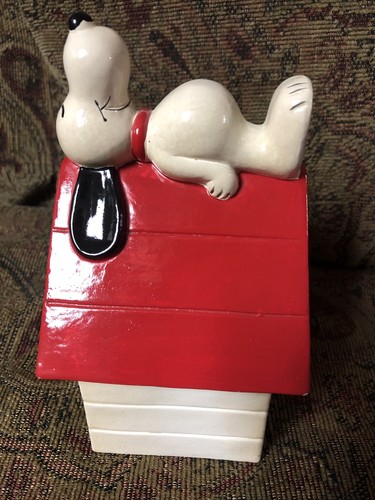 Vintage 1970 Snoopy Peanuts Ceramic Figural Doghouse Coin Bank United Feature - Picture 2 of 7