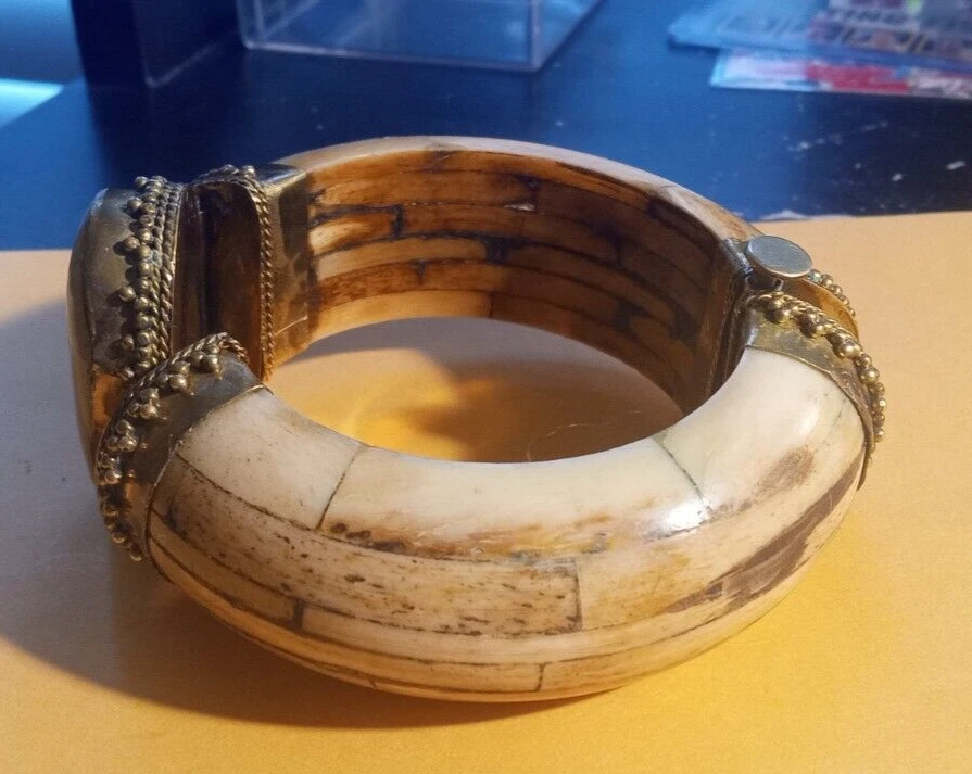 Brazalete Brazalete Tara Mesa Titanio Zoisita y Marfil Color Prehnita Hueso Foto 2 de 4