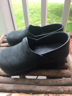dansko youth clogs