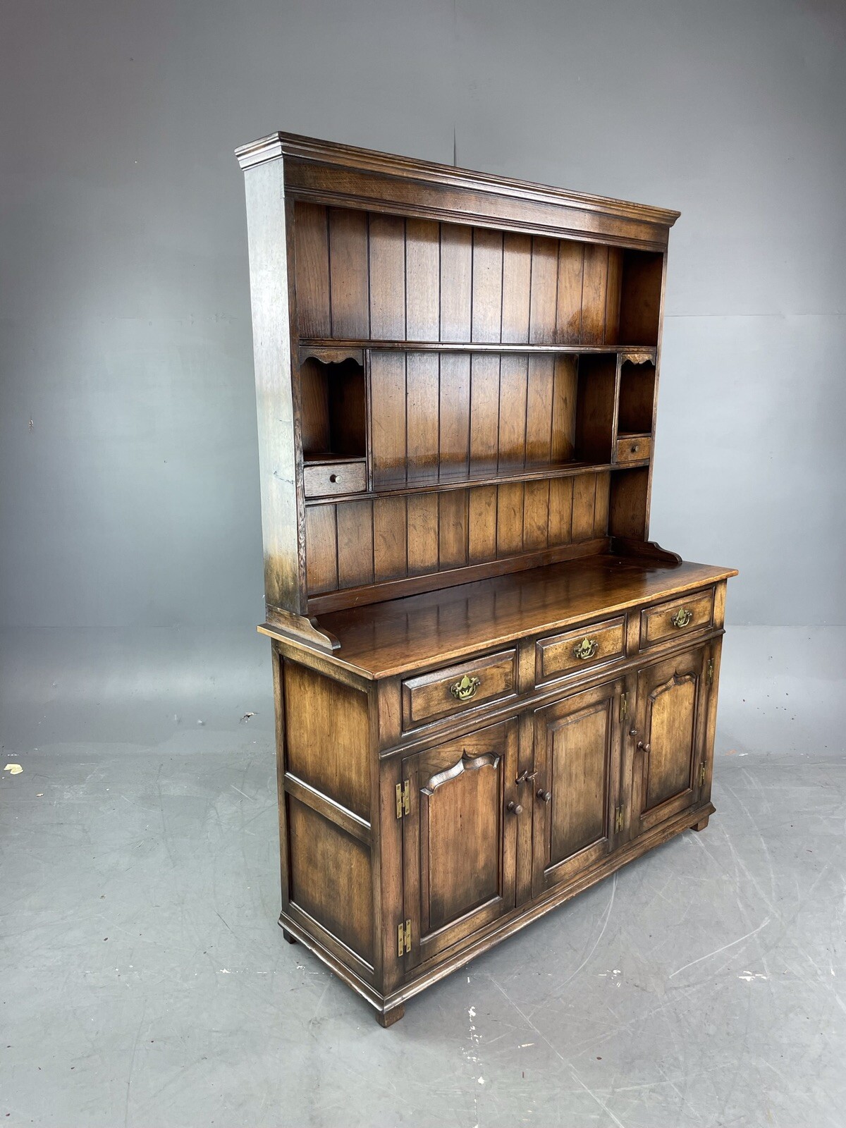 Titchmarsh And Goodwin Solid Oak Welsh Dresser And Rack Model RL 19855