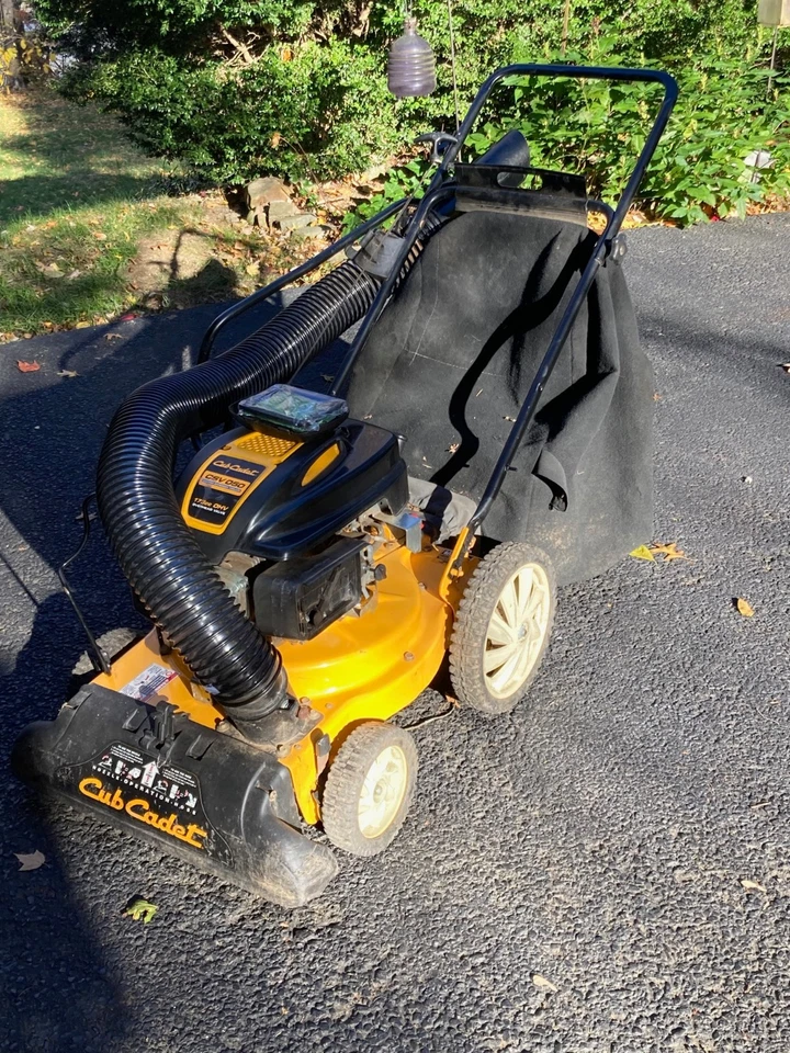Aspiradora astilladora Cub Cadet CSV 050 con motor de 173 cc Modelo #: 24A-05MM056 Foto 4 de 4