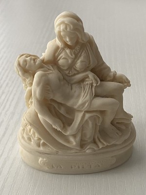 Michelangelos La Pieta Statue 