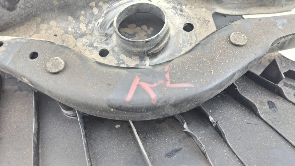 2012-2018 Bmw F30 328 320I Rear Left Side Lower Control Arm Spring Perch Oem - Image 4 of 4