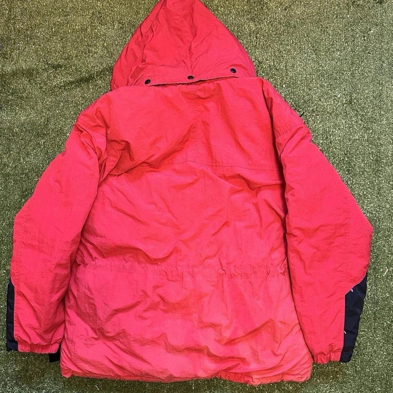 vintage 1990s Marlboro Country Red Puffer Hooded Parka size L - product detail image 2