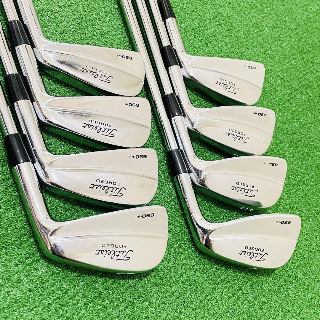 Titleist 690 MB Iron Set 3-9+PW Right-Handed with Dynamic Gold S300 Shafts
