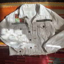 Cropped White Denim Jacket with Frayed Hem