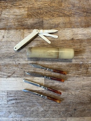 Zwei Vintage Maniküre Sets Crumpsall Creme Cracker und eines andere