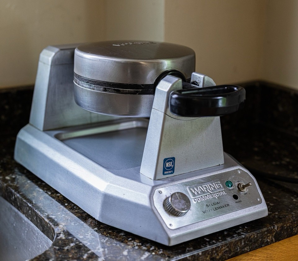 Lot O (1) Waring WW180 Commercial