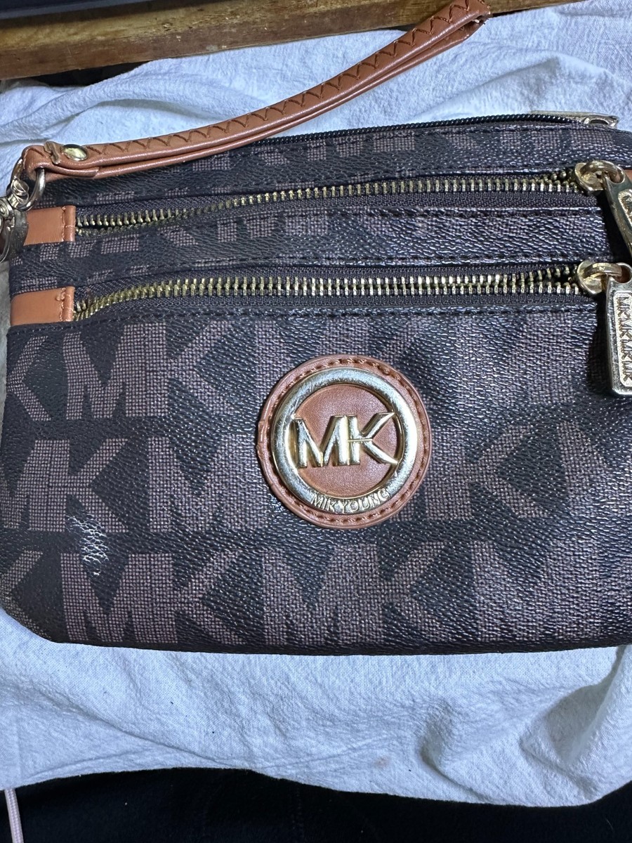 MK MIK YOUNG WRISTLET PURSE LOGO LOCATED   DAL CLOR RED