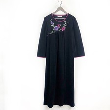 Vintage Vanity Fair House Coat Robe Medium Black Velour Embroidered Half Zip USA