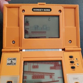NINTENDO Donkey Kong Game and Watch (DK-52) 1982