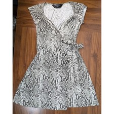 Norma Kamali Grey Snakeskin Print Short Sleeve Wrap Mini Dress L NK29605P Edgy