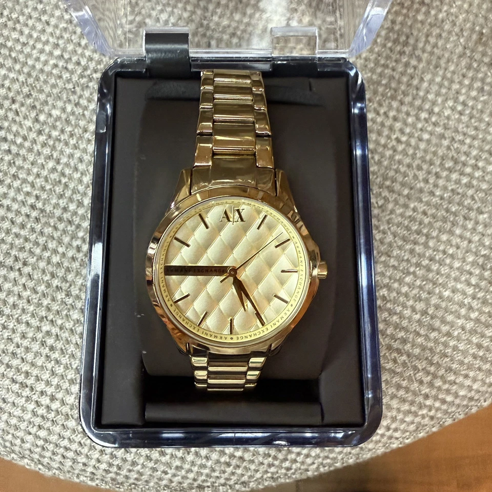 Pulseira de relógio feminina Armani Exchange dourada acolchoada banhada a íons AX5201: EXCELENTE ESTADO USADO - Imagem 4 de 4