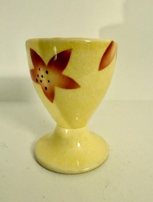 Alter Eierbecher mit verschiedenen Mustern, Spritzdekor (SD12)