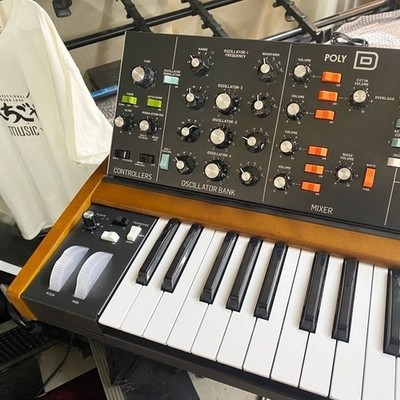 Behringer Poly D Analog 4-voice Polyphonic Synthesizer with 37