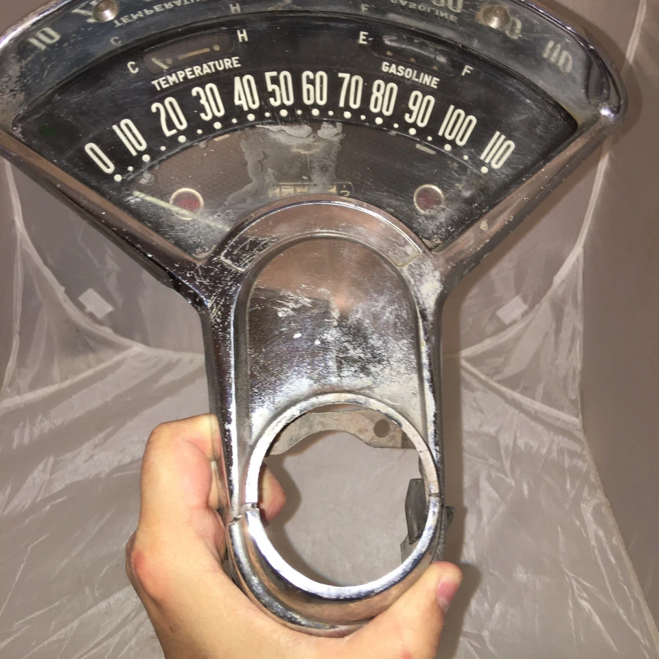 Velocímetro Chevrolet 1955-1956 original vintage para coche de transmisión estándar. Foto 4 de 4