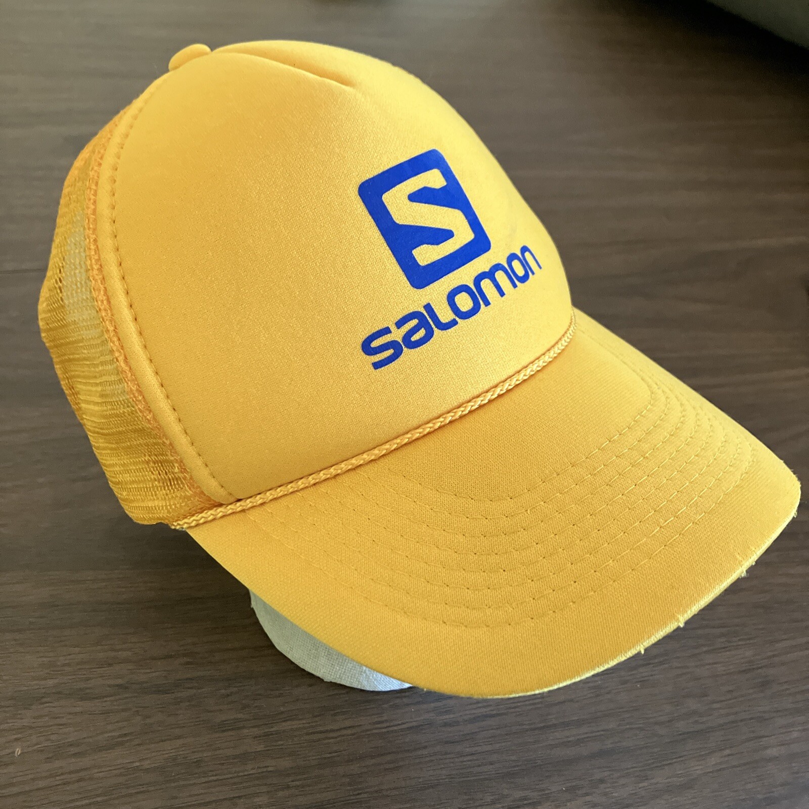 Cappello da camionista vintage giallo a scatto Salomon taglia unica adatto a tutti gli sci