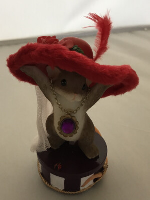 Charming Tails ''You've Got Style'' Figurine Mouse Red Hat Purple Necklace 4''  NIB
