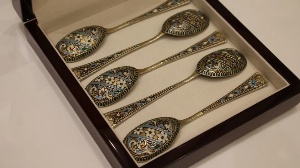 set da pranzo di lusso in argento di 5 cucchiai smaltati Cloisonne marcati - Immagine 3 di 4