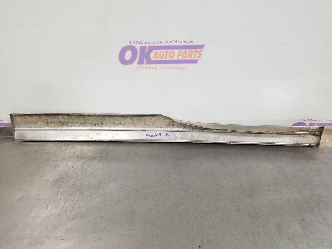 93 1993 BUICK ROADMASTER QUARTER PANEL LOWER CHROME MOULDING RIGHT PASSENGER 